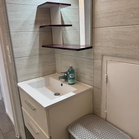 1- 13 - Next To Metro 7 Apartman